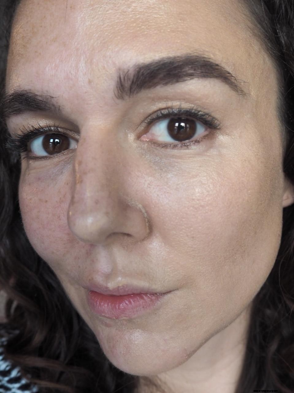NIOD Photography Fluid vs. Hylamide Foundation: Which is Best for Photography?