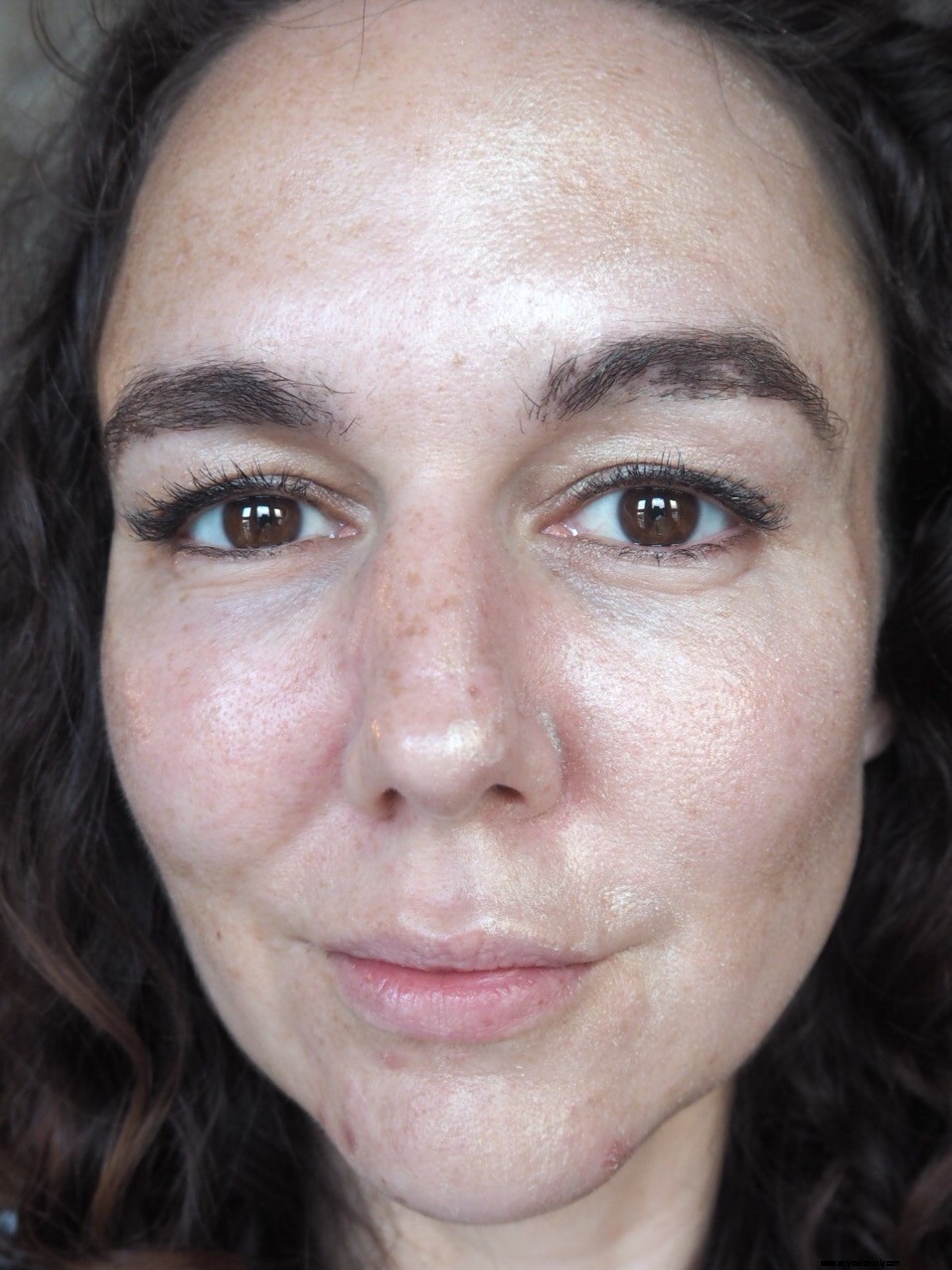 NIOD Photography Fluid vs. Hylamide Foundation: Which is Best for Photography?