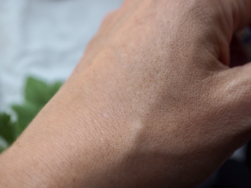 Brush On Block SPF 30 Review: Effective Sun Protection & Beyond