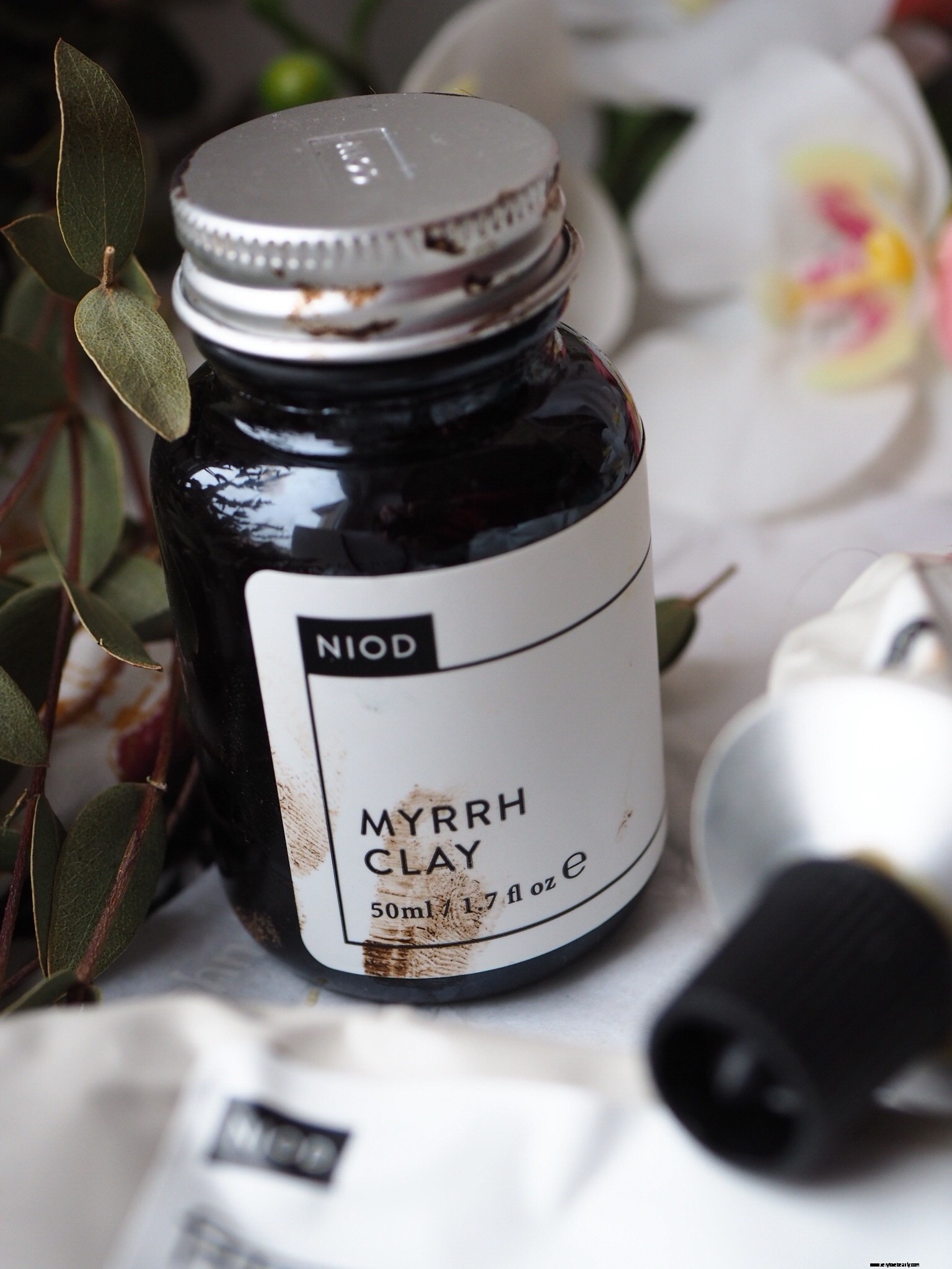 NIOD Mask Comparison: Flavanone Mud vs. Myrrh Clay - Which is Best for You?