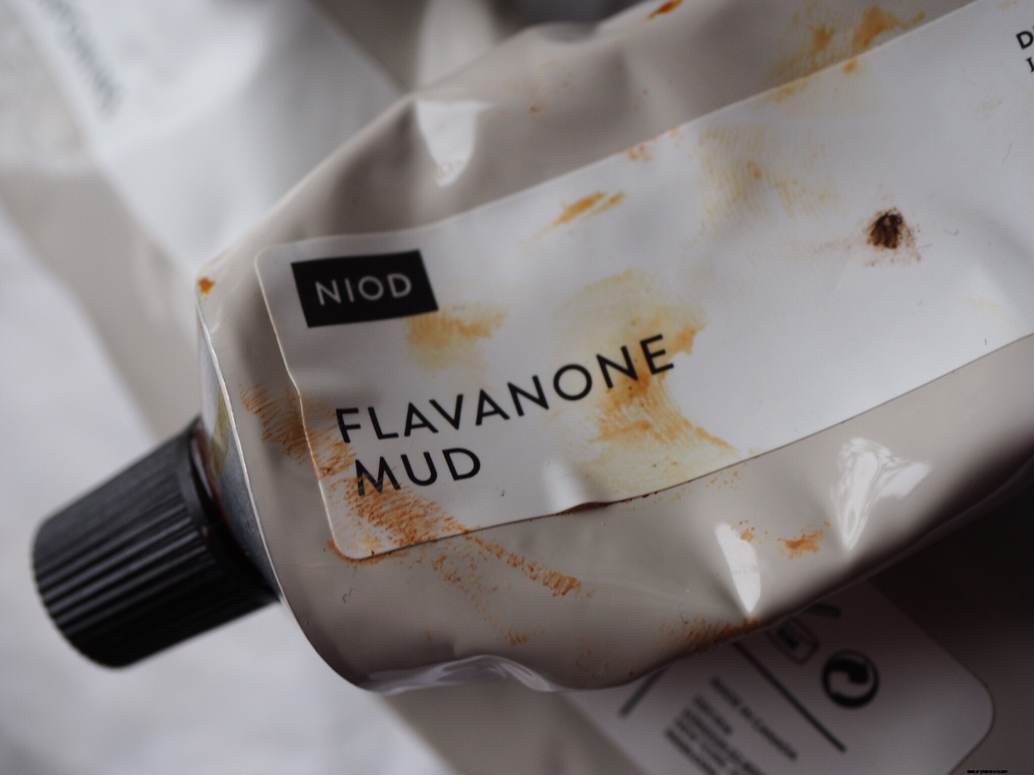 NIOD Mask Comparison: Flavanone Mud vs. Myrrh Clay - Which is Best for You?