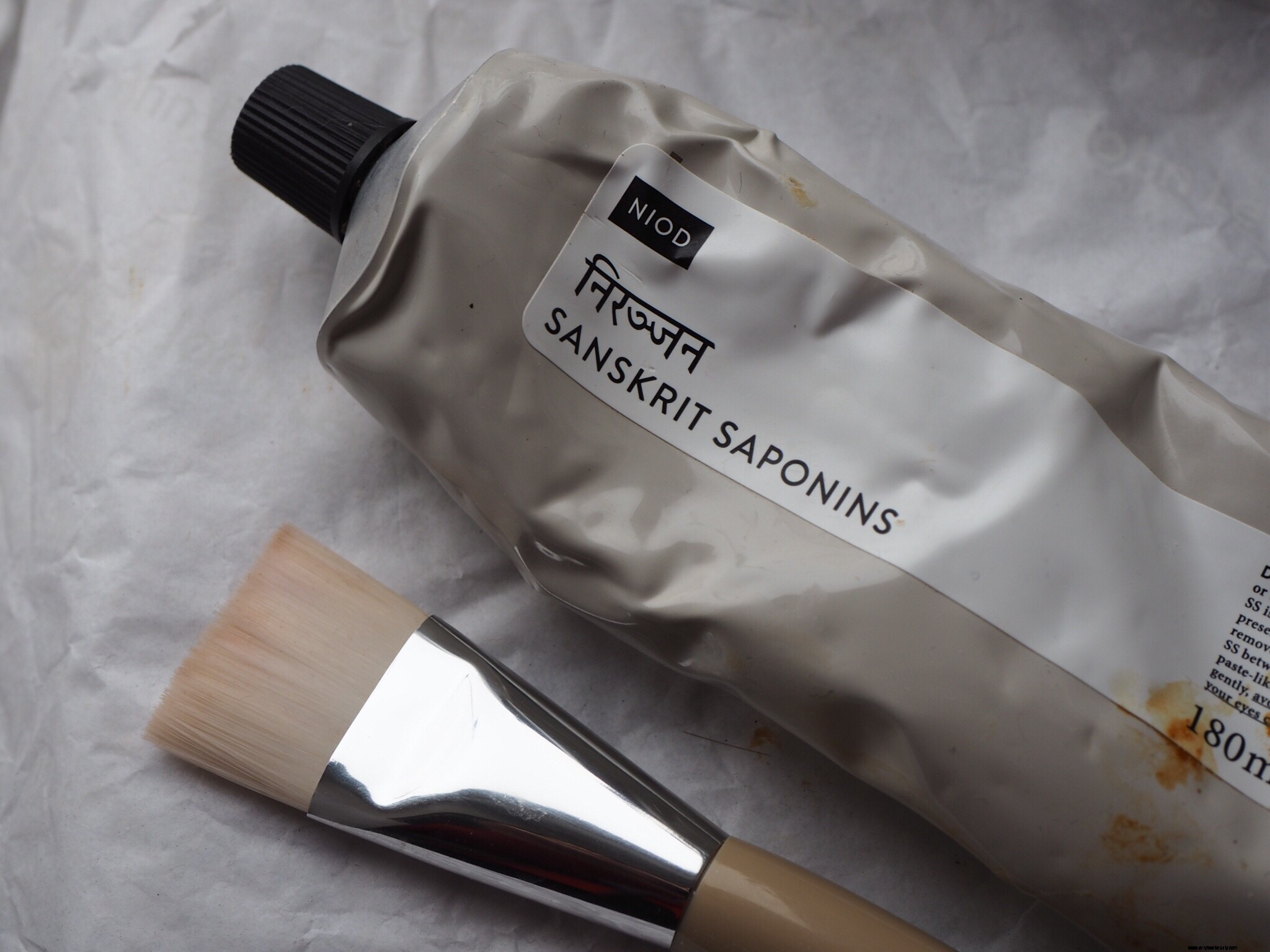 NIOD Mask Comparison: Flavanone Mud vs. Myrrh Clay - Which is Best for You?