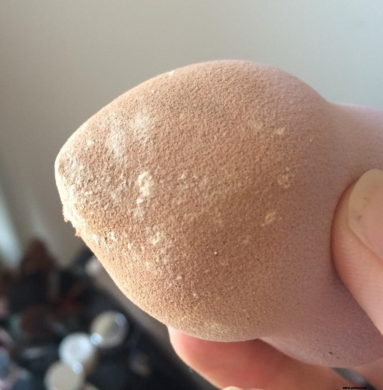 Prevent Creasing Under Eye Makeup: Tips & Techniques