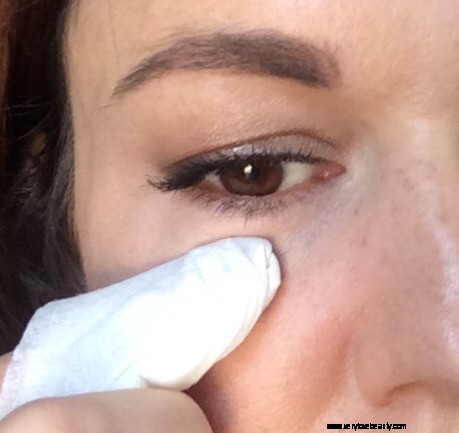 Prevent Creasing Under Eye Makeup: Tips & Techniques