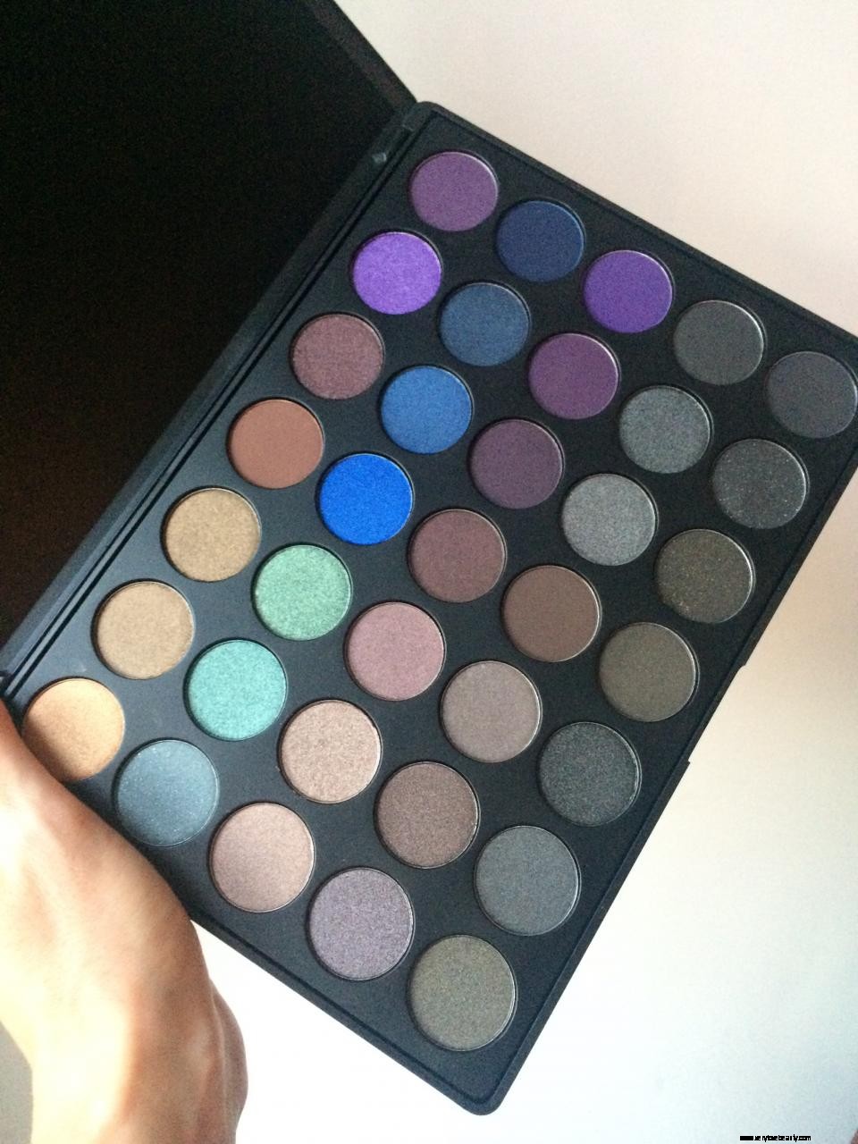 Morphe 35D Smoky Eyeshadow Palette Review: Is It Worth the Hype?