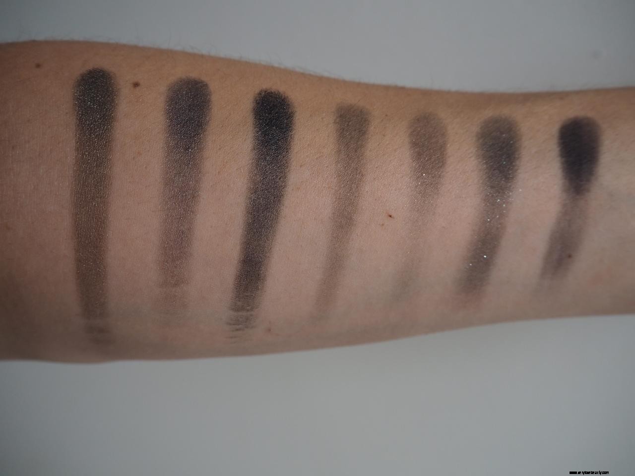 Morphe 35D Smoky Eyeshadow Palette Review: Is It Worth the Hype?
