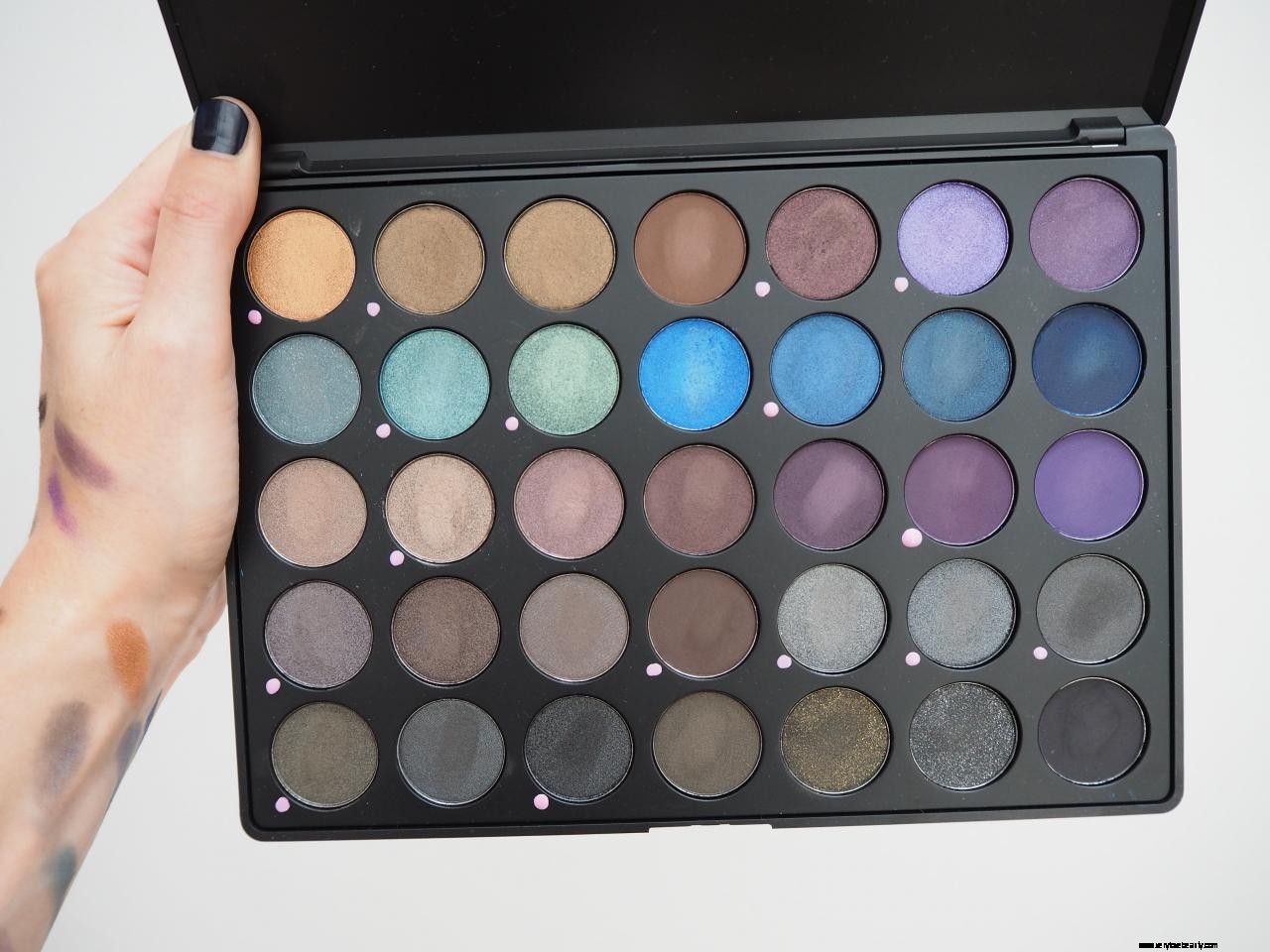 Morphe 35D Smoky Eyeshadow Palette Review: Is It Worth the Hype?