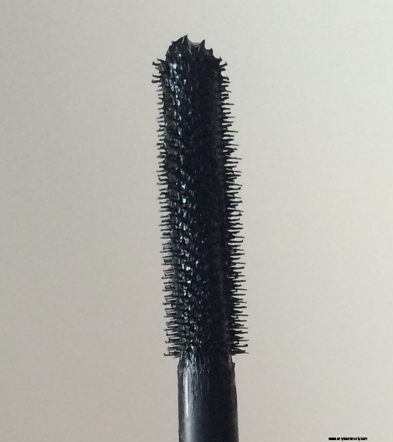MAC In Extreme Dimension Mascara Review: Is It Worth the Hype?