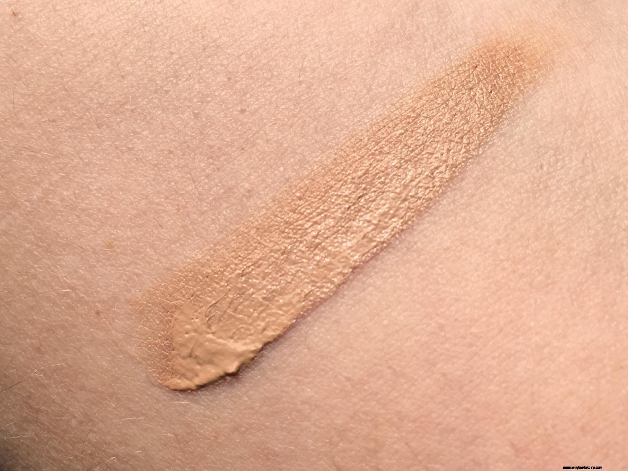 Crème de la Mer Reparative Skintint: A Makeup Artist s Must-Have?