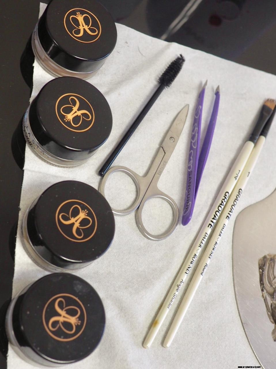 Expert Brow Shaping: Tips & Tricks for a Flattering Look
