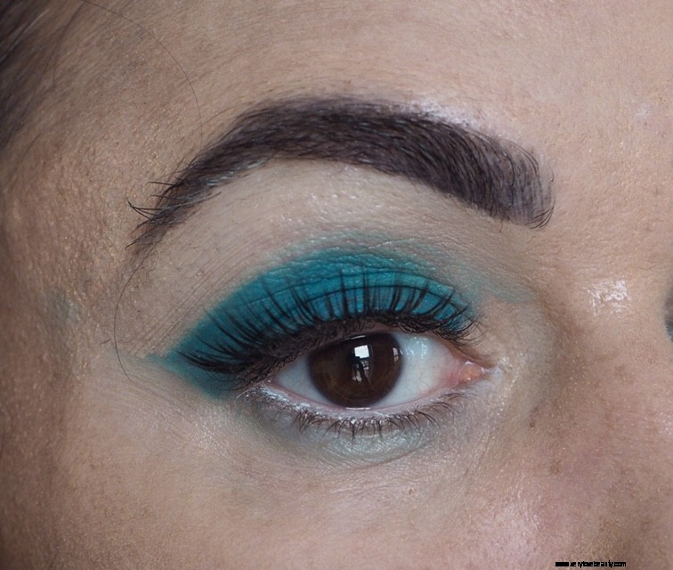 Vintage 1960s Cat Makeup Tutorial: A Fun & Flirty Halloween Look