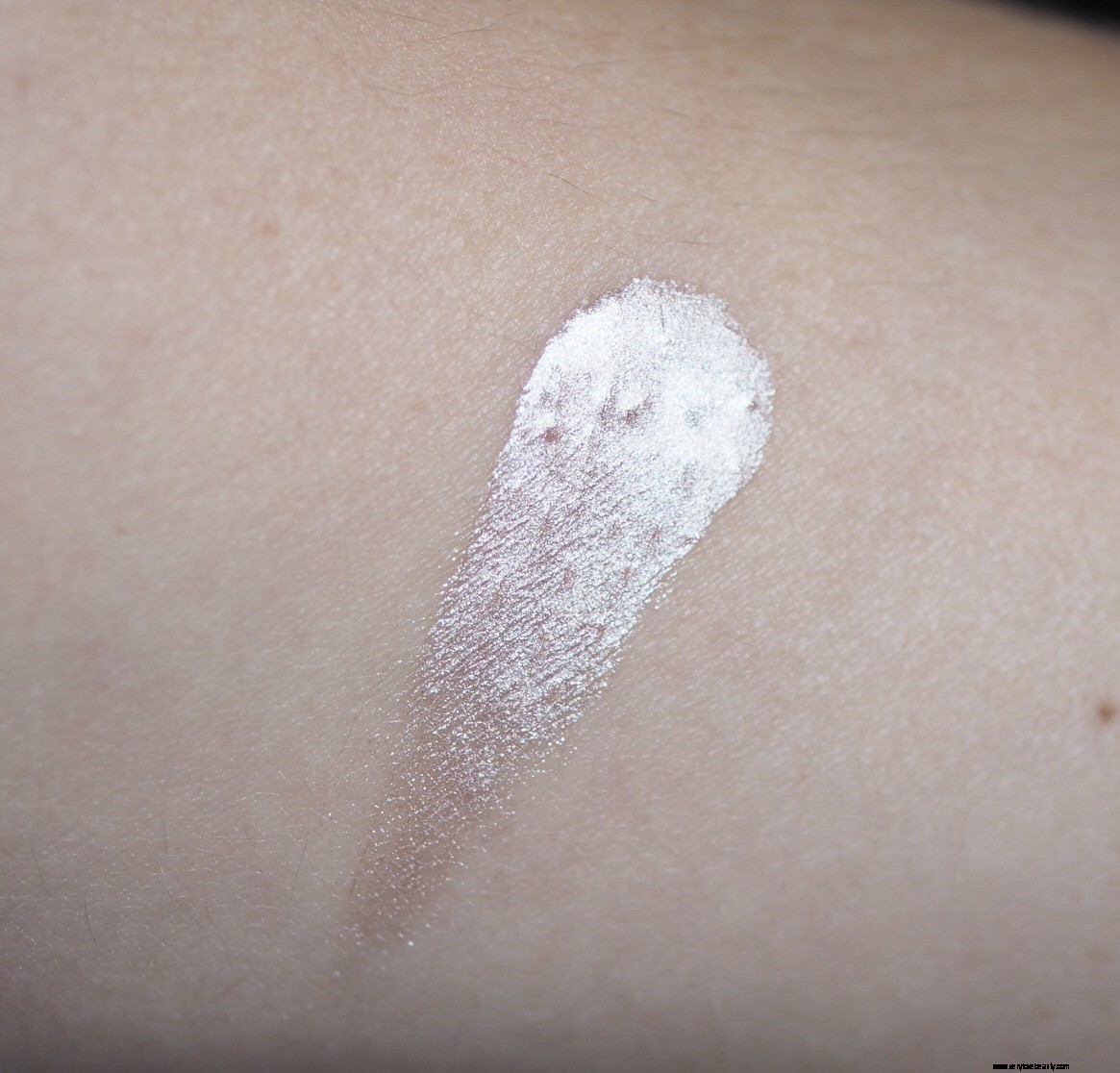 Makeup Revolution Liquid Highlighter Review: Is It Worth the Hype?