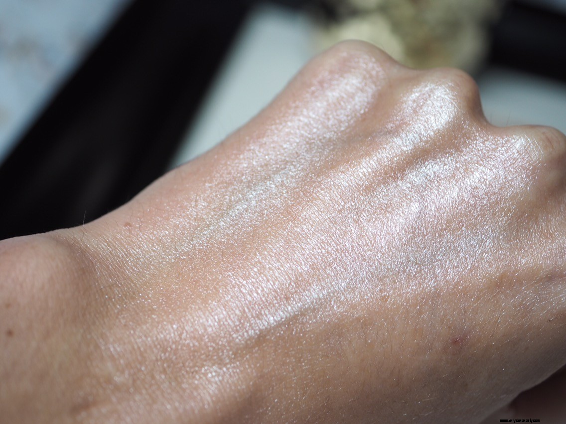Makeup Revolution Liquid Highlighter Review: Is It Worth the Hype?
