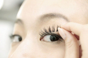 Lash Lifts: The Ultimate Guide to Naturally Curled Lashes