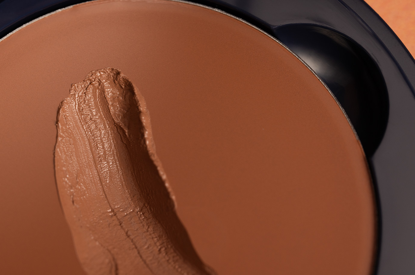Cream vs. Powder Contour: A Professional Guide to Sculpting Your Face | Kryolan