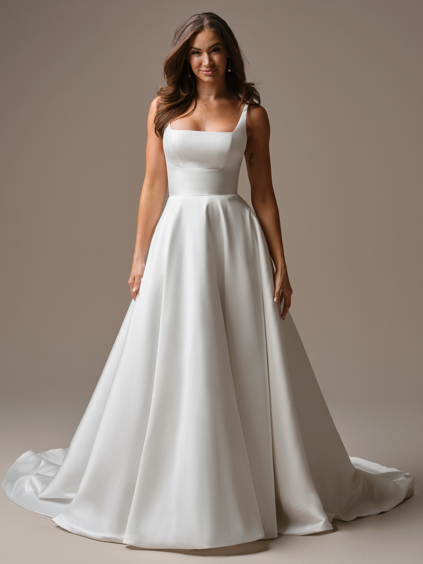 Burgundy Wedding Ideas & Dresses | 2026 Trends