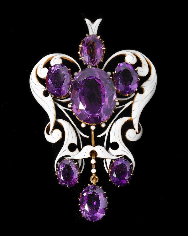 Pioneering Women in Jewelry Design: Inspiring the Industry