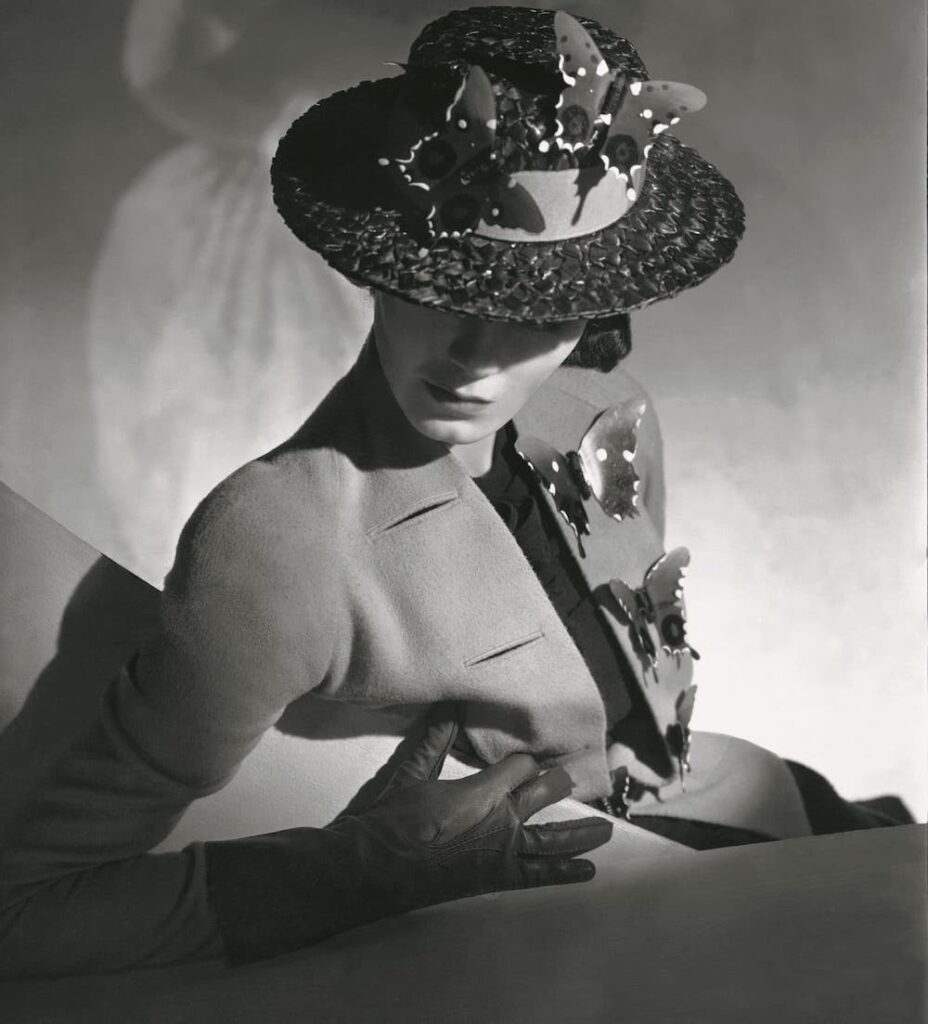 Pioneering Women in Jewelry Design: Inspiring the Industry