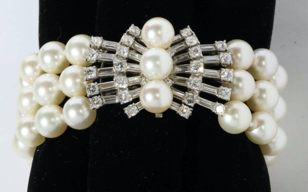 Pioneering Women in Jewelry Design: Inspiring the Industry