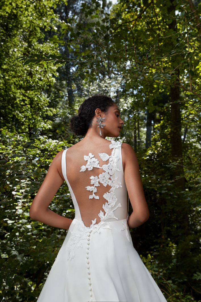 Fall 2021 Bridal Fashion Week: 20 Stunning Wedding Dresses