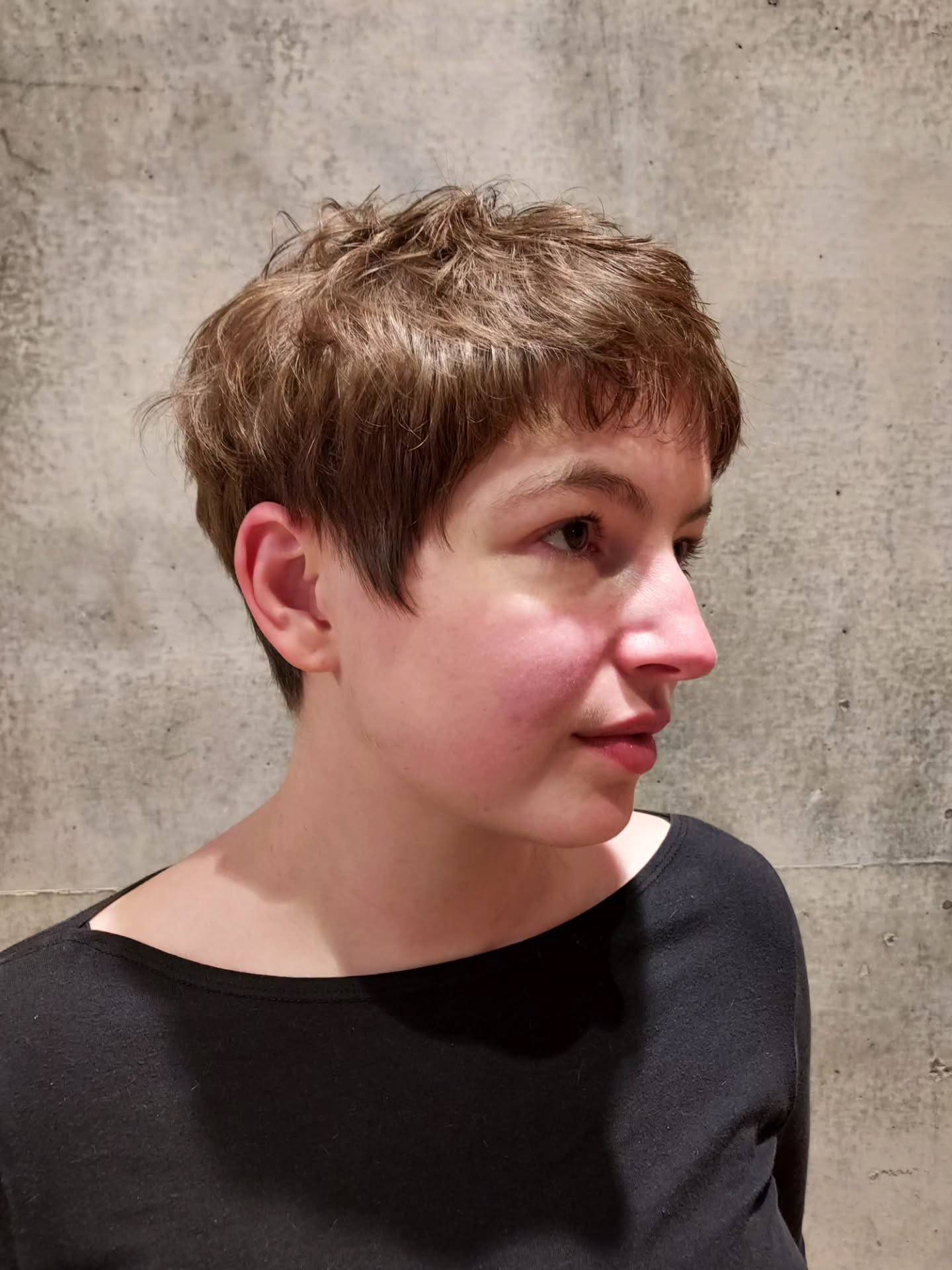 Brown Pixie Cuts 2026: Stylish & Feminine Hair Trends