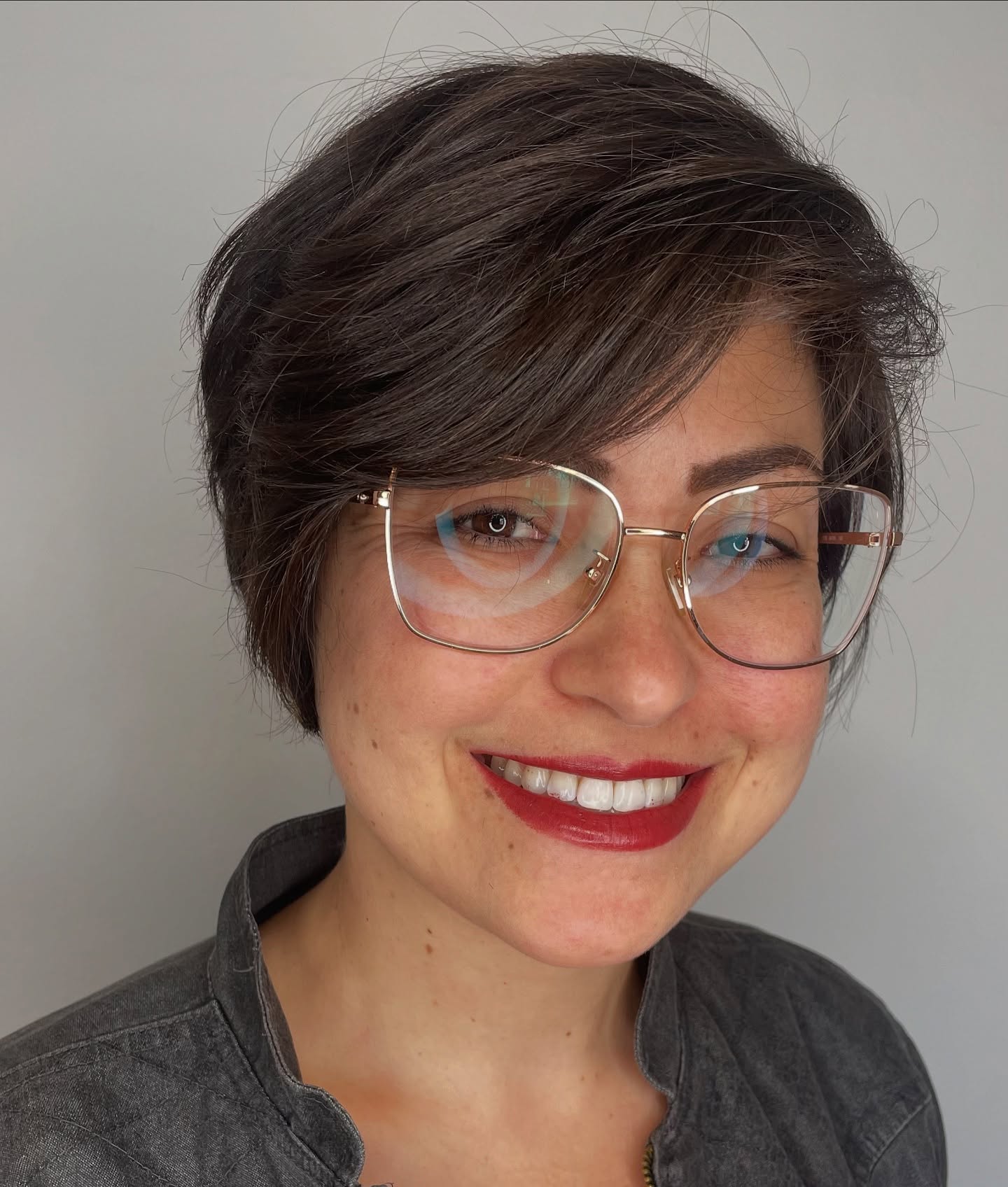 Brown Pixie Cuts 2026: Stylish & Feminine Hair Trends