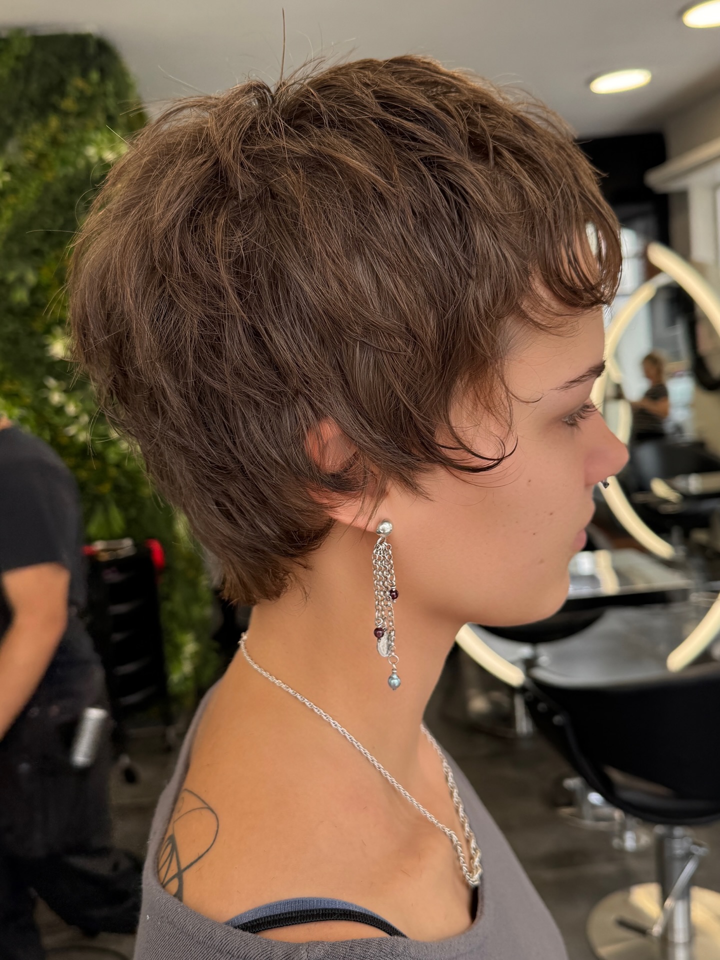 Brown Pixie Cuts 2026: Stylish & Feminine Hair Trends