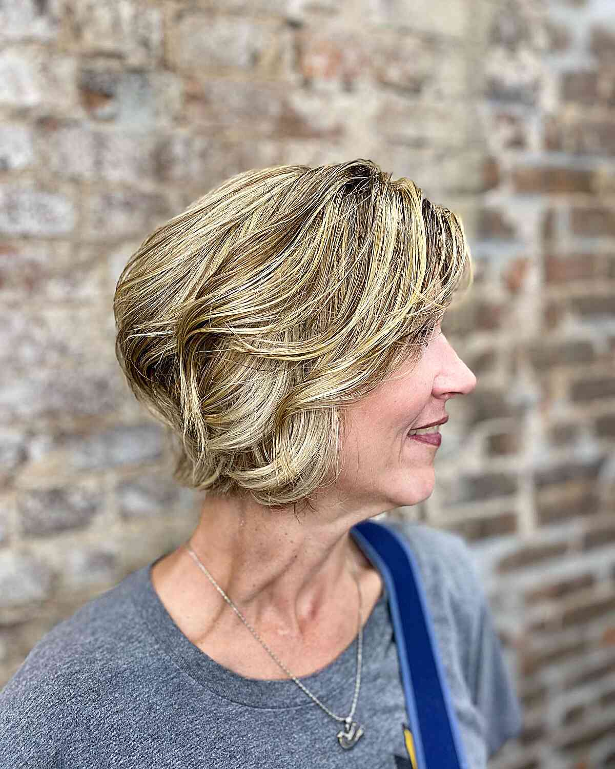 Best Short Haircuts for Thick Wavy Hair: Easy Styles & Volume