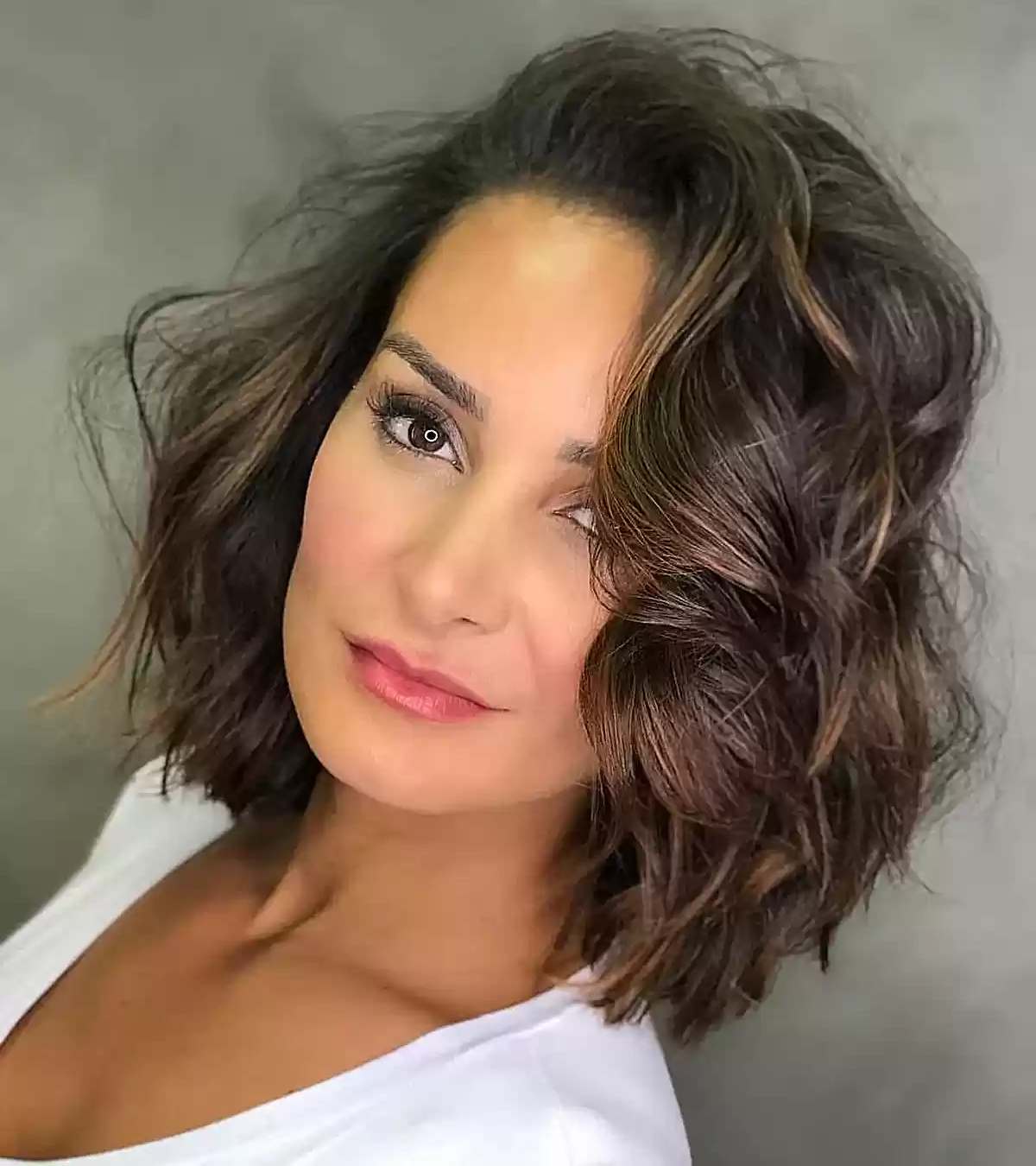 Best Short Haircuts for Thick Wavy Hair: Easy Styles & Volume