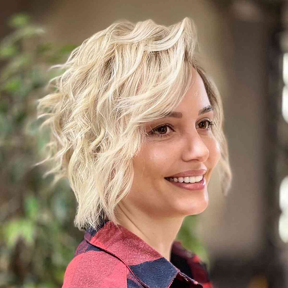 Best Short Haircuts for Thick Wavy Hair: Easy Styles & Volume