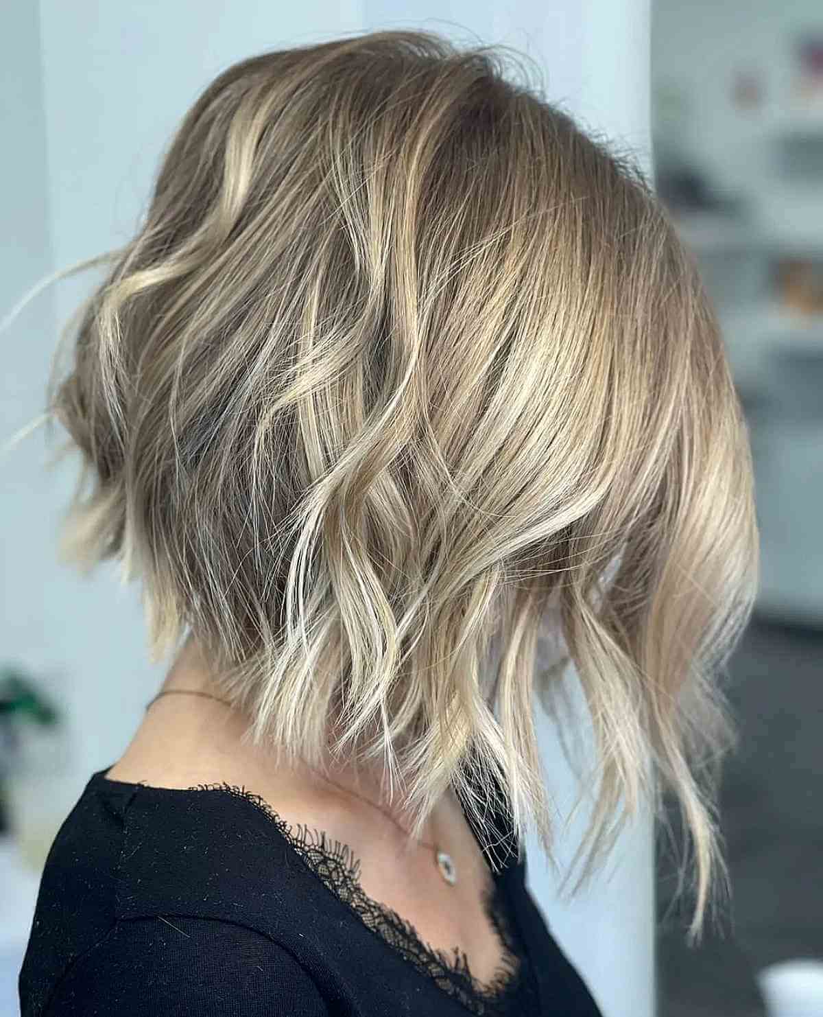 Best Short Haircuts for Thick Wavy Hair: Easy Styles & Volume