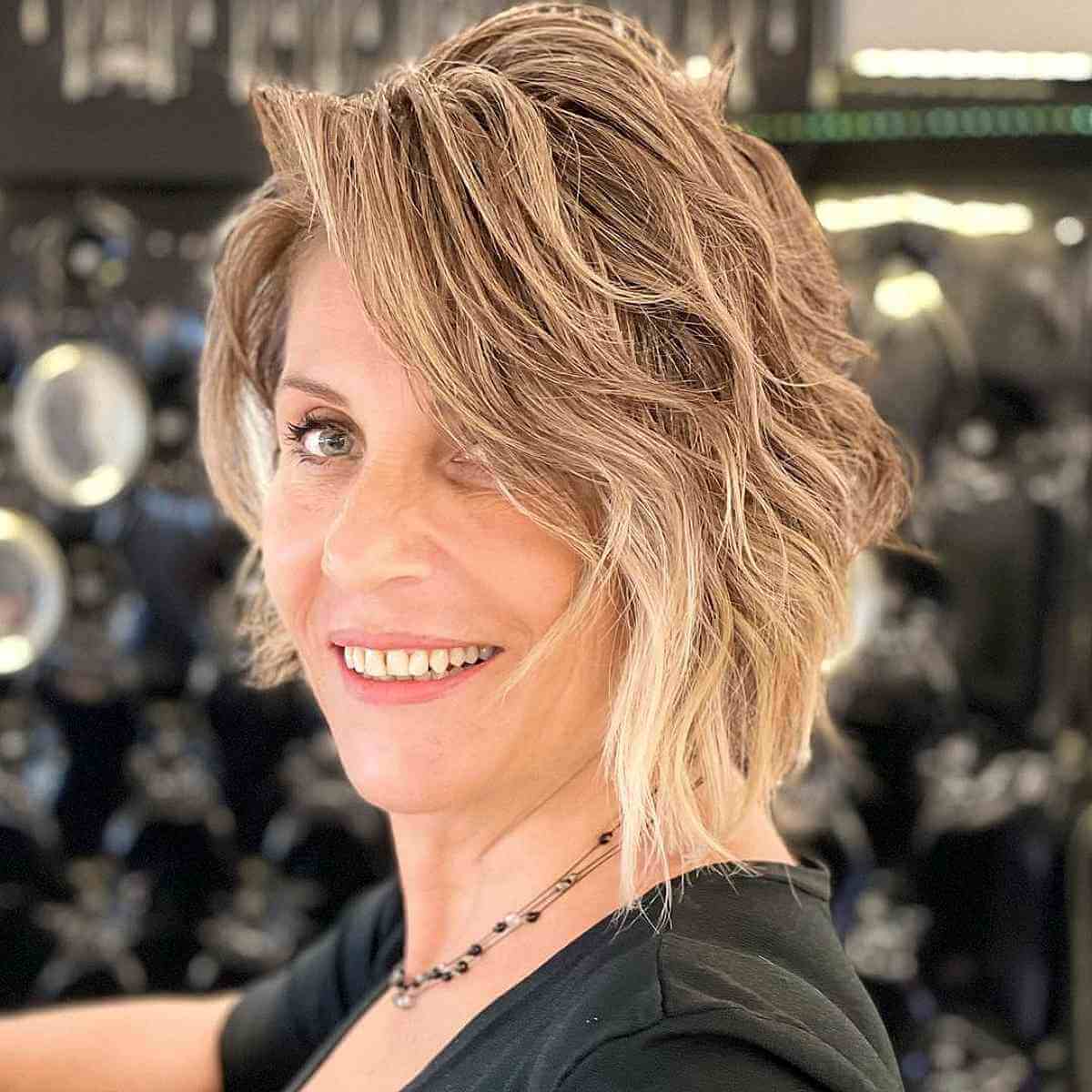 Best Short Haircuts for Thick Wavy Hair: Easy Styles & Volume