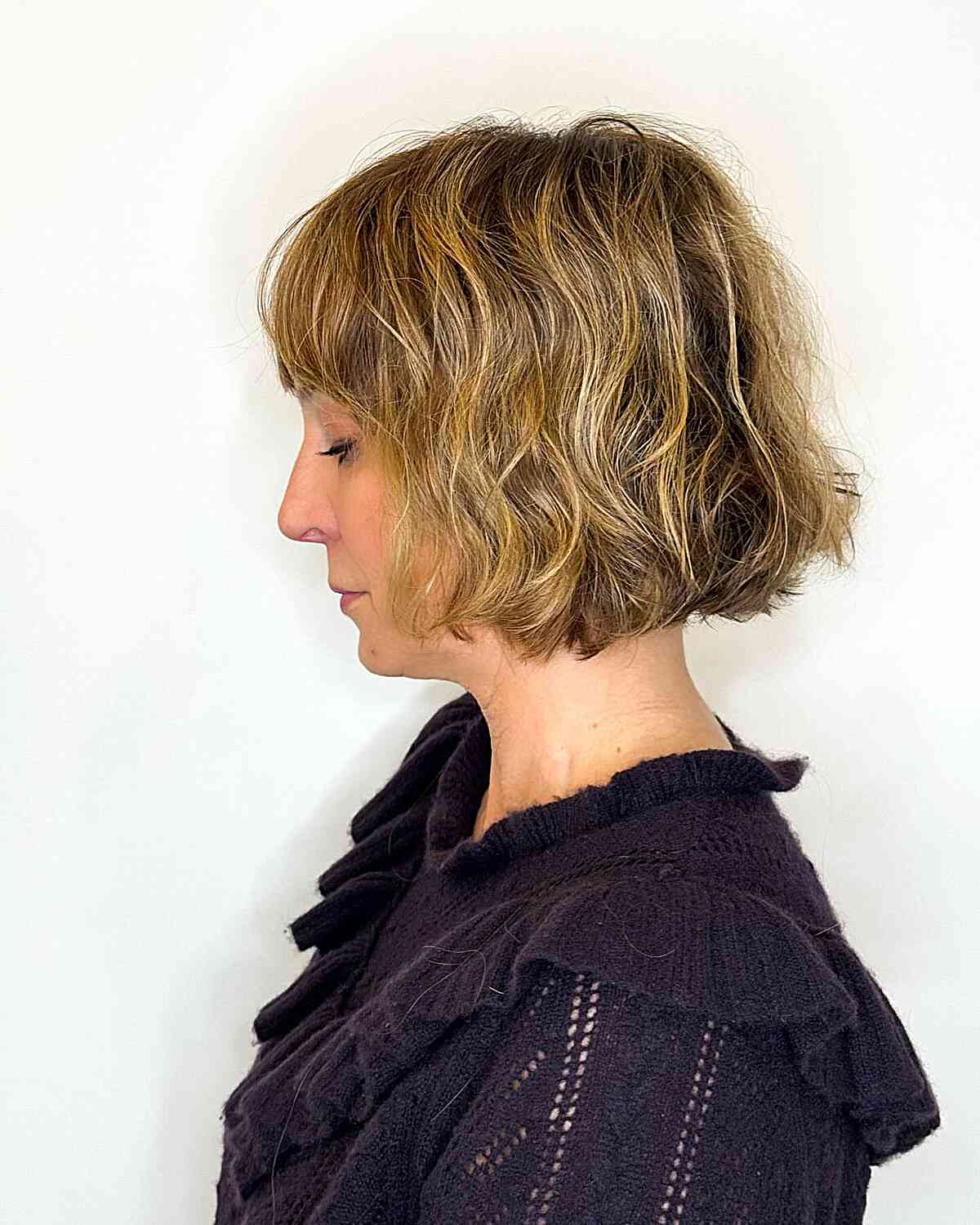 23 Chin-Length Wavy Haircuts: Styles & Tips for Beachy Texture