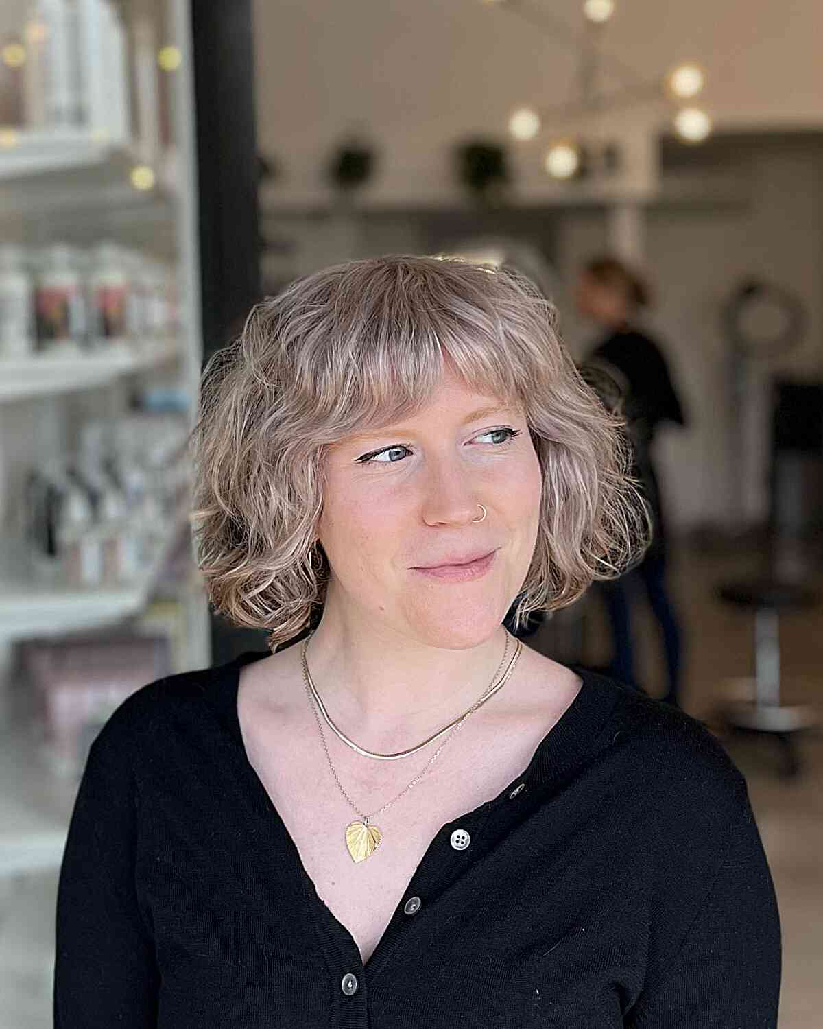 23 Chin-Length Wavy Haircuts: Styles & Tips for Beachy Texture