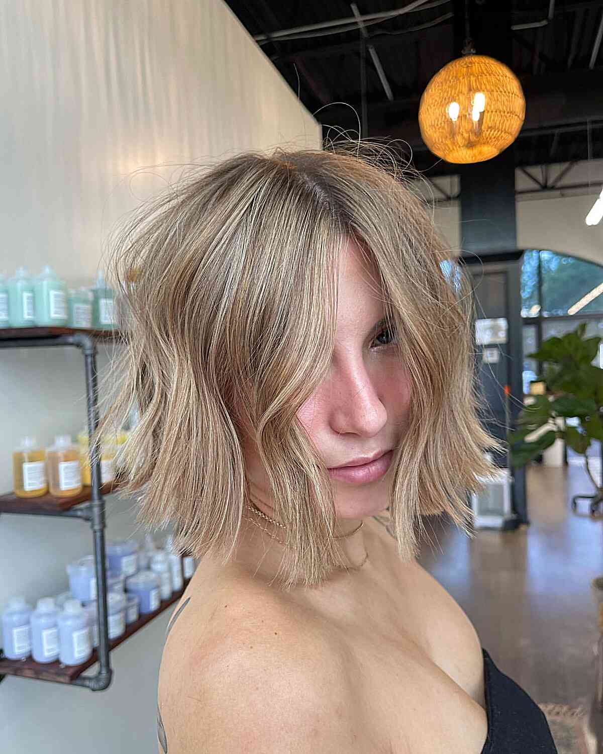 23 Chin-Length Wavy Haircuts: Styles & Tips for Beachy Texture
