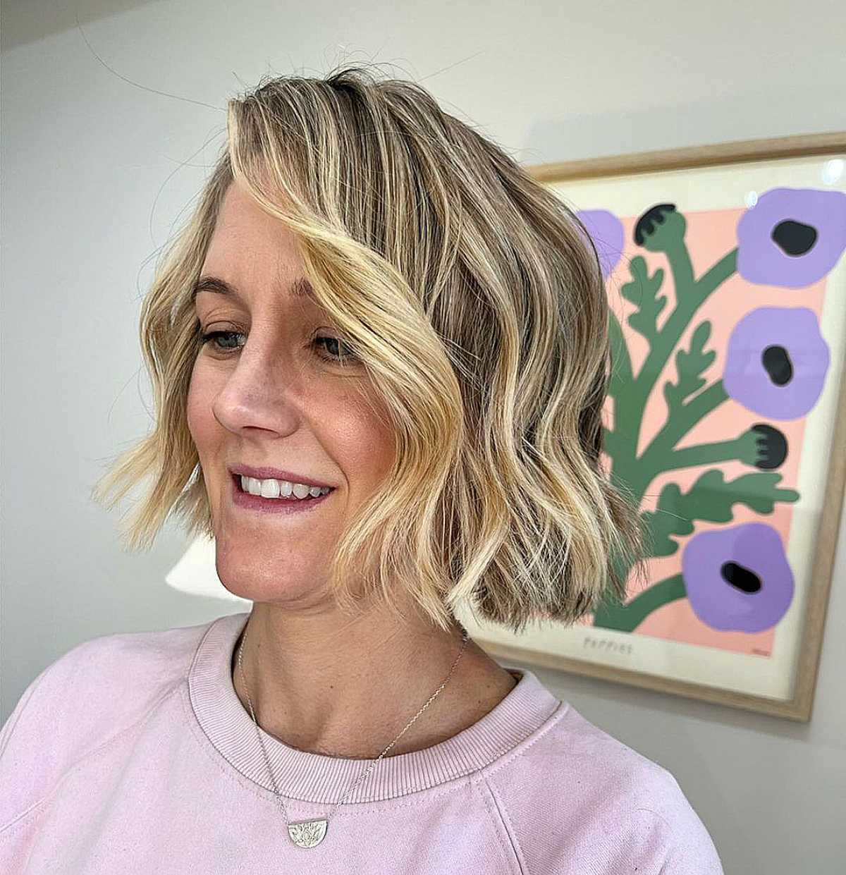23 Chin-Length Wavy Haircuts: Styles & Tips for Beachy Texture