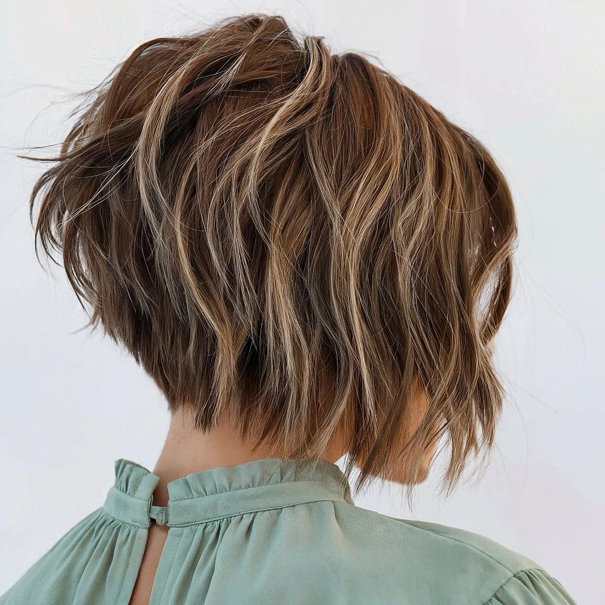 23 Chin-Length Wavy Haircuts: Styles & Tips for Beachy Texture