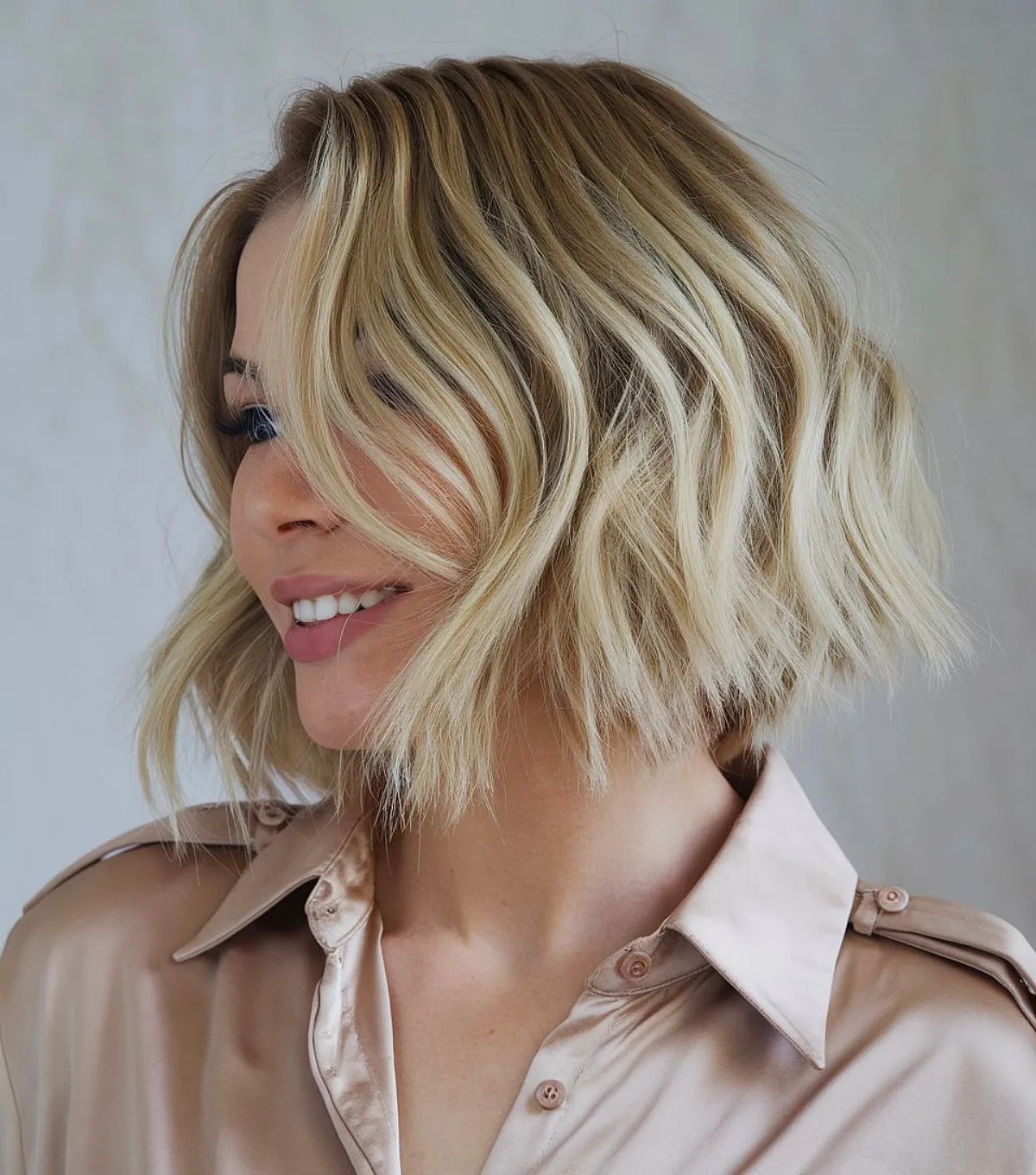 23 Chin-Length Wavy Haircuts: Styles & Tips for Beachy Texture