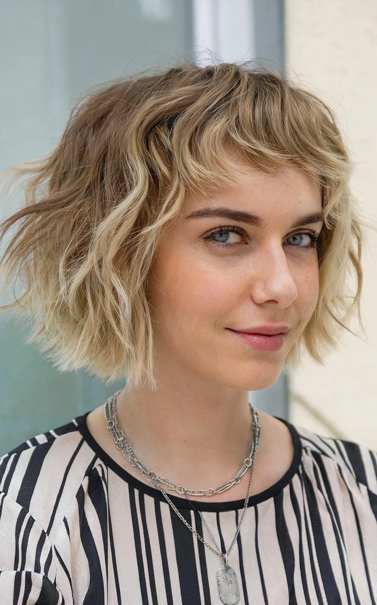 23 Chin-Length Wavy Haircuts: Styles & Tips for Beachy Texture