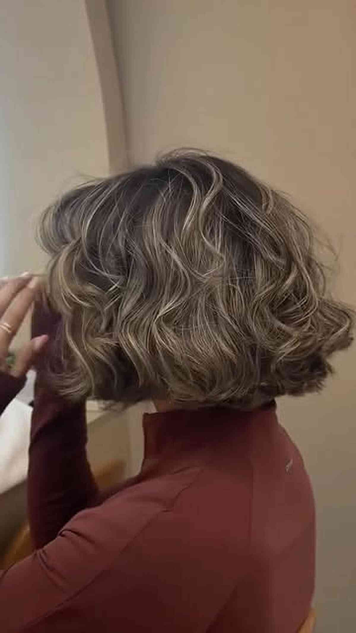 Chin-Length Wavy Bob: Styles, Tips & Tricks | [Salon Name/Your Brand]