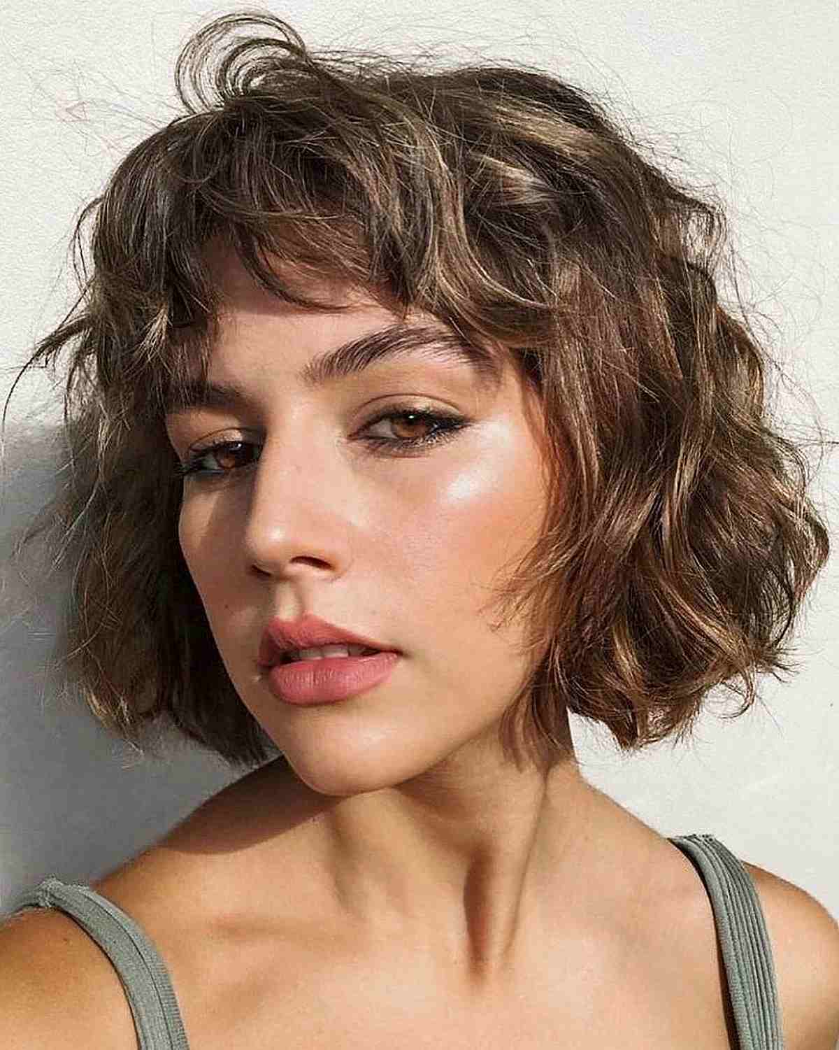 Chin-Length Wavy Bob: Styles, Tips & Tricks | [Salon Name/Your Brand]