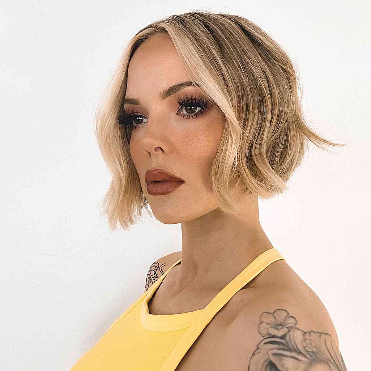 Chin-Length Wavy Bob: Styles, Tips & Tricks | [Salon Name/Your Brand]