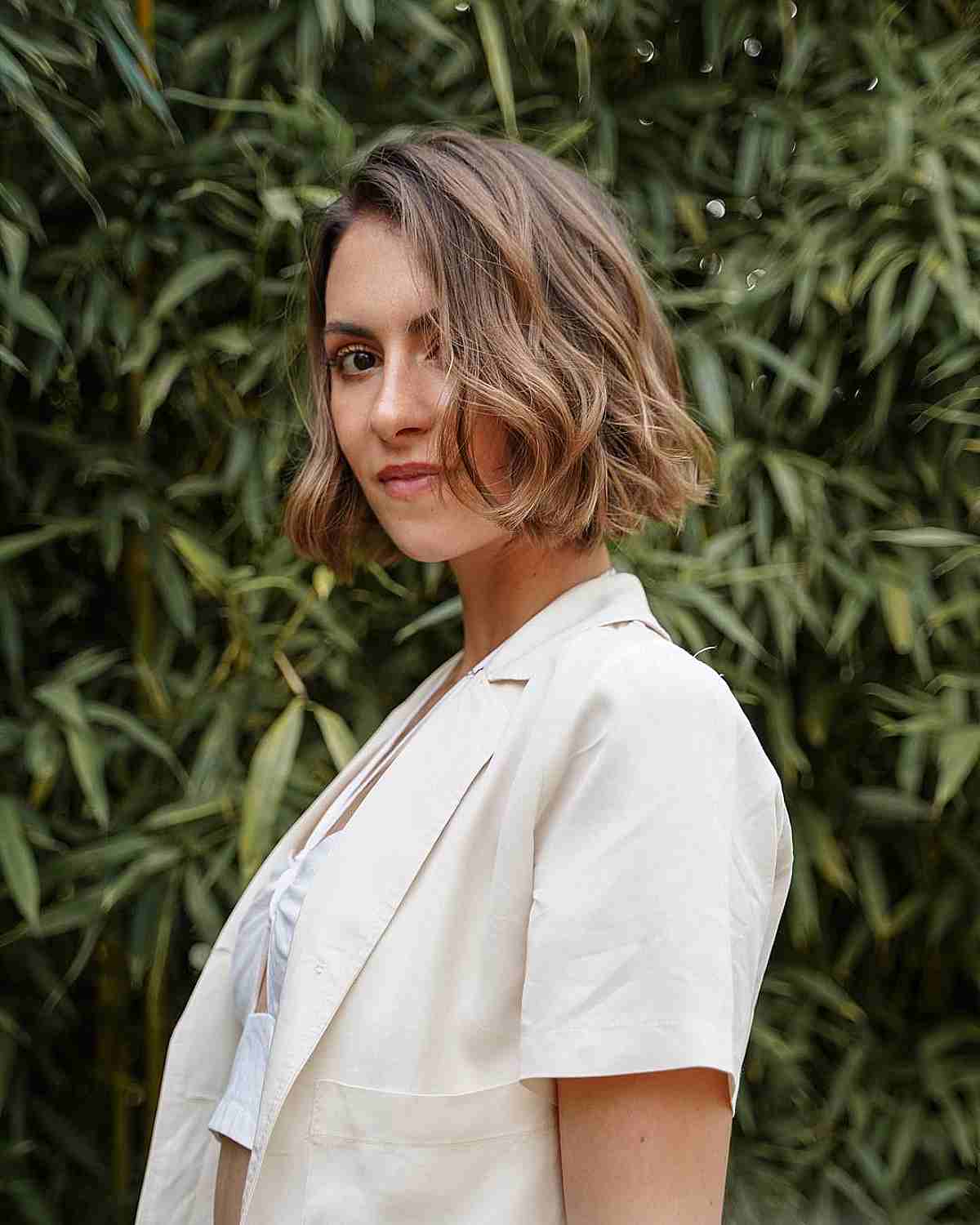 Chin-Length Wavy Bob: Styles, Tips & Tricks | [Salon Name/Your Brand]