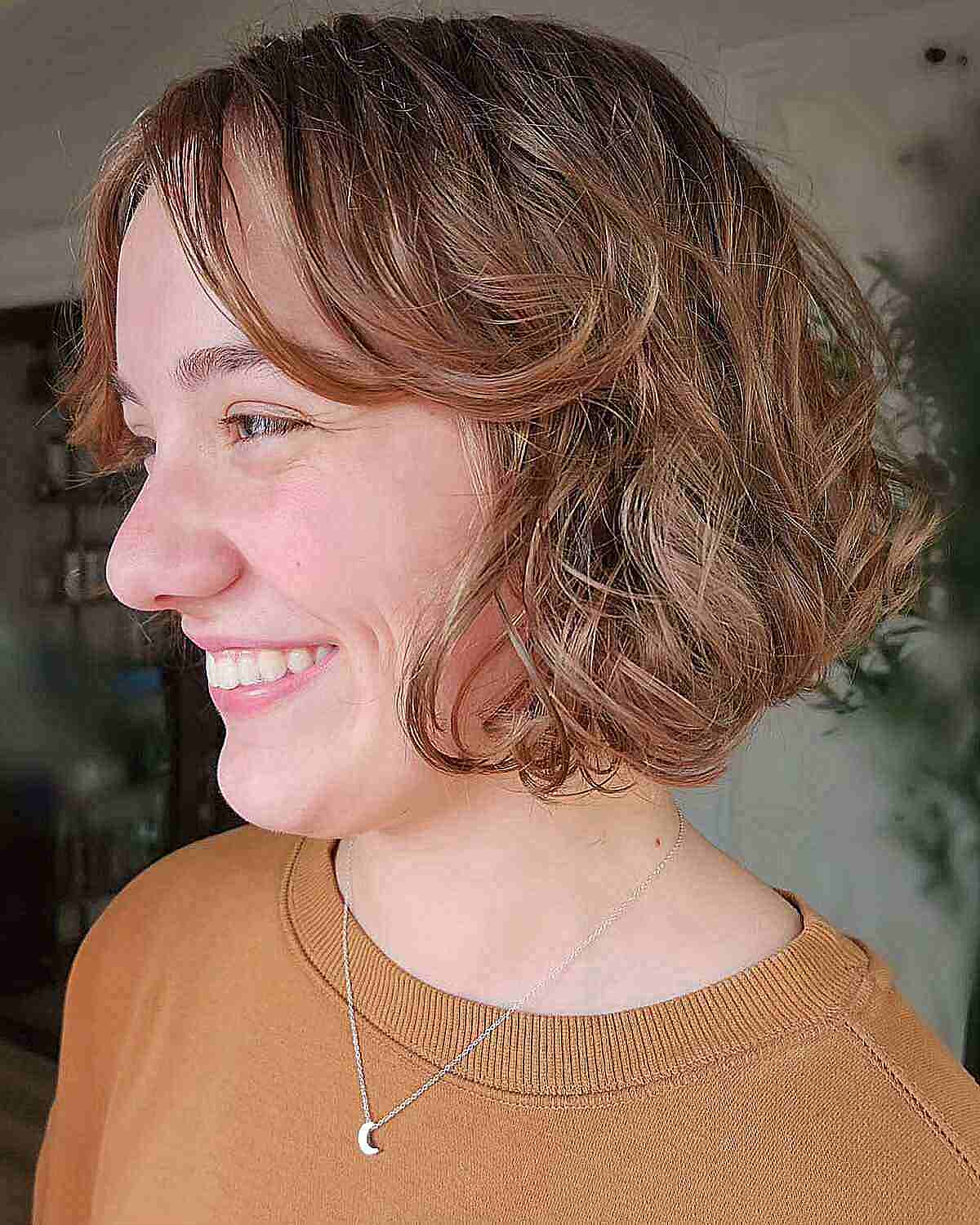 Chin-Length Wavy Bob: Styles, Tips & Tricks | [Salon Name/Your Brand]