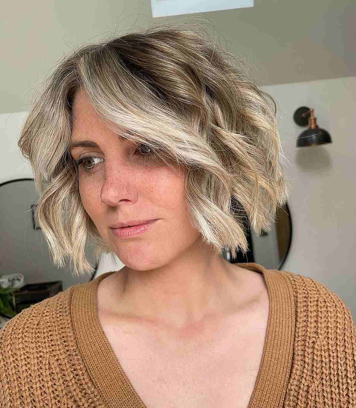 Chin-Length Wavy Bob: Styles, Tips & Tricks | [Salon Name/Your Brand]
