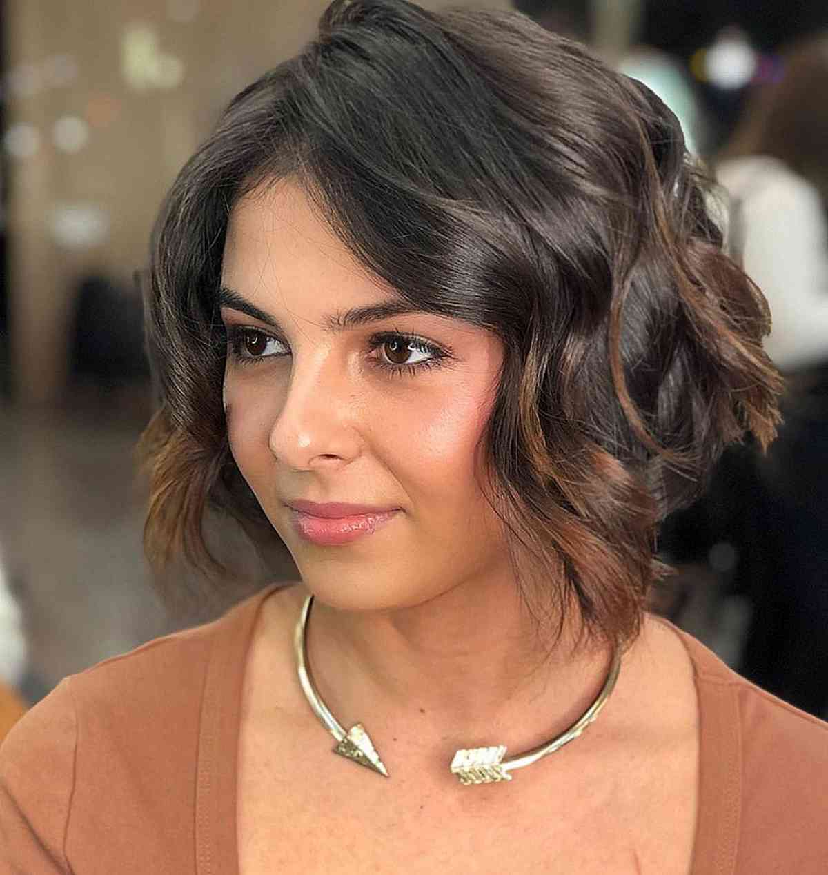 Chin-Length Wavy Bob: Styles, Tips & Tricks | [Salon Name/Your Brand]