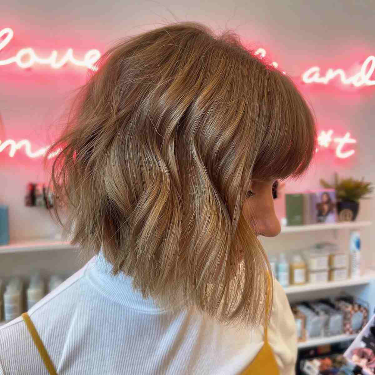 Chin-Length Wavy Bob: Styles, Tips & Tricks | [Salon Name/Your Brand]