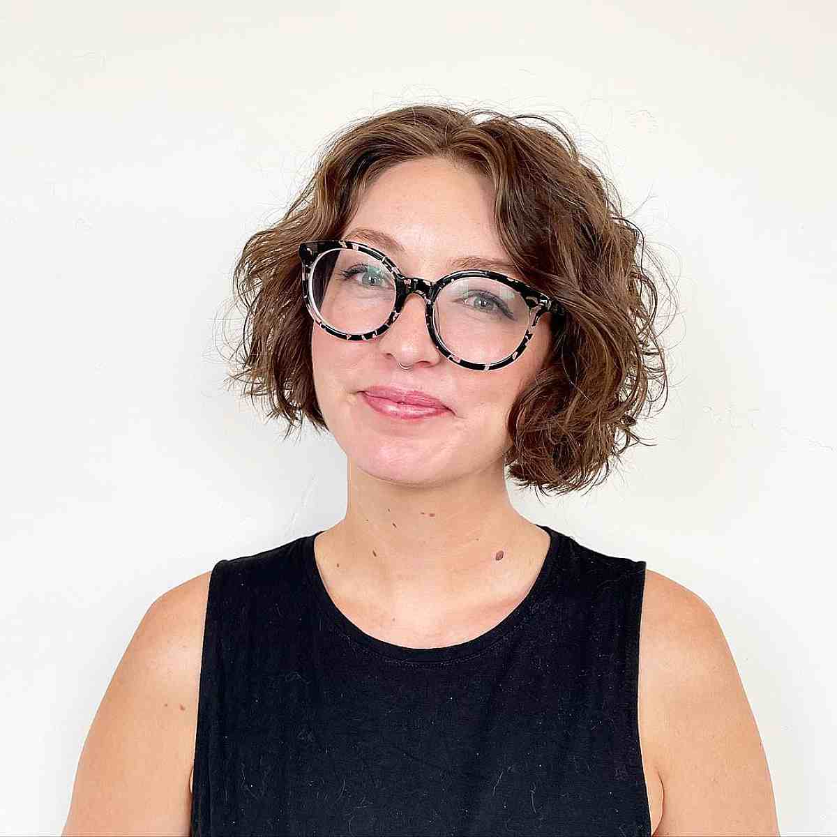 Chin-Length Wavy Bob: Styles, Tips & Tricks | [Salon Name/Your Brand]