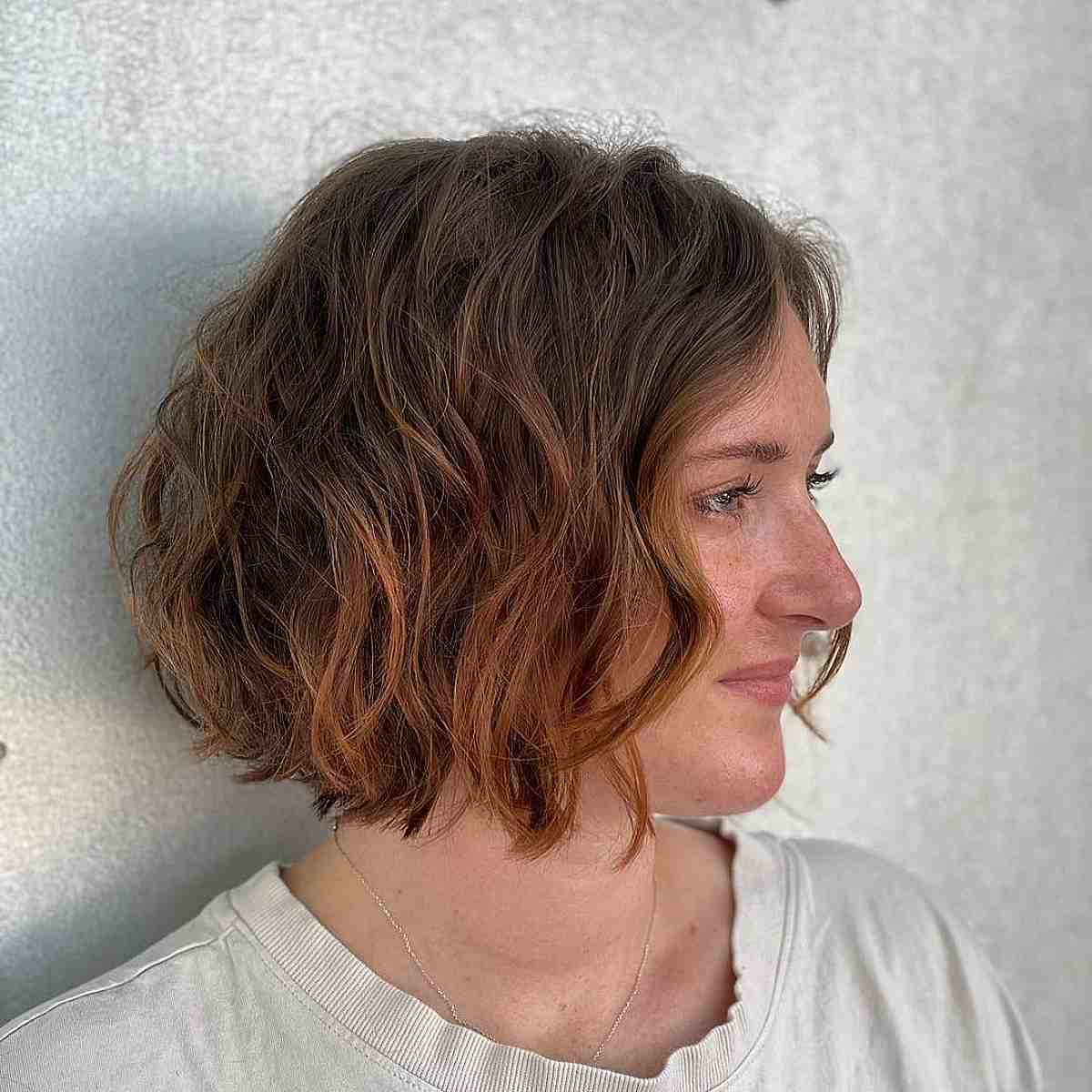 Chin-Length Wavy Bob: Styles, Tips & Tricks | [Salon Name/Your Brand]