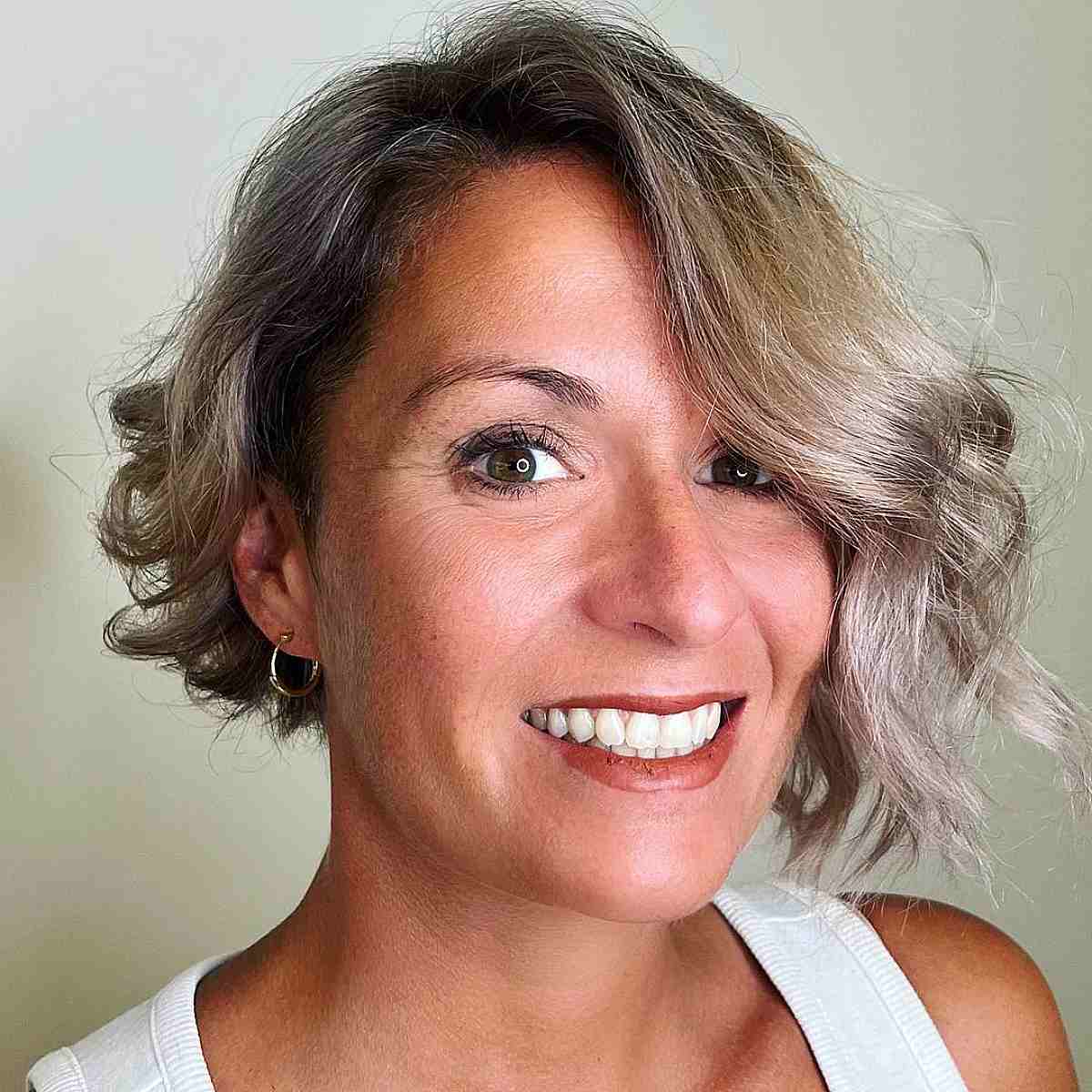 Chin-Length Wavy Bob: Styles, Tips & Tricks | [Salon Name/Your Brand]